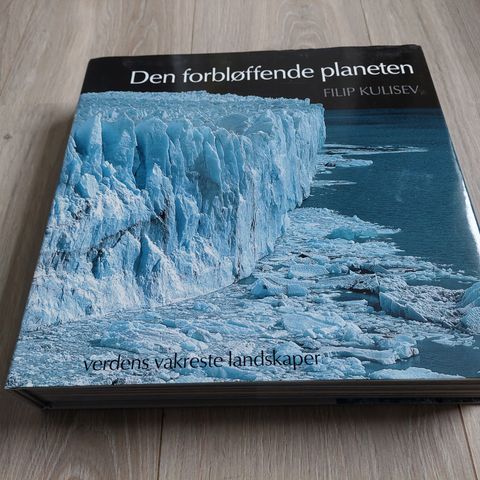 Bok med flotte naturfotos.