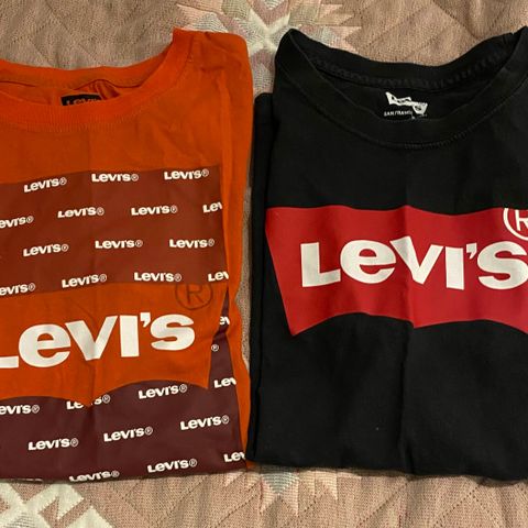 2 Levi’s t skjorter