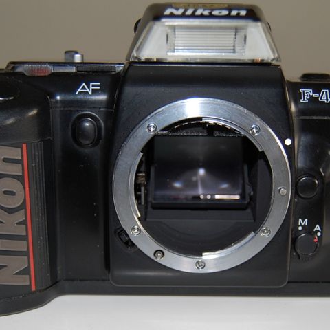 Nikon F-401s Kamerahus aka "N4004S" i USA. "QD"-modeller  *LES