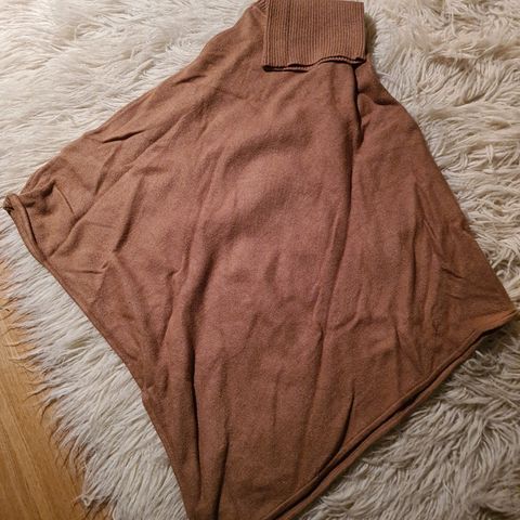 Beige poncho fra Vila som ny