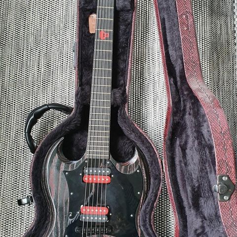 Vurderer salg av Gibson SG Voodoo Juju 2002 modell