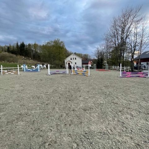 ledige stallplasser på Orstad rett ved sjr rideklubb.