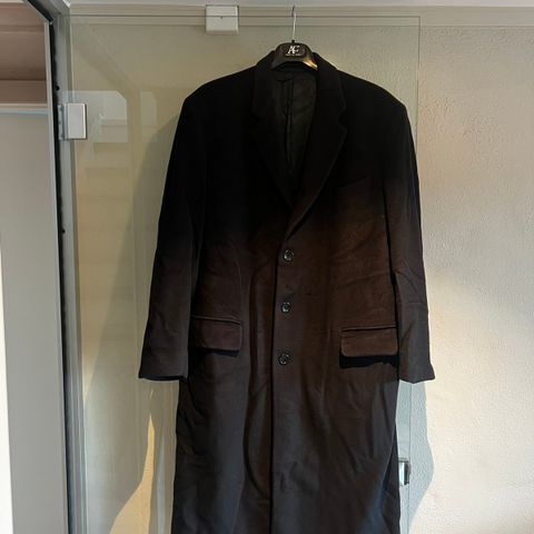 Vintage Armani frakk i ull str 54 selges