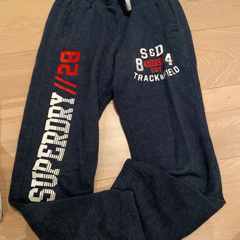 Superdry joggebukse str XS selges