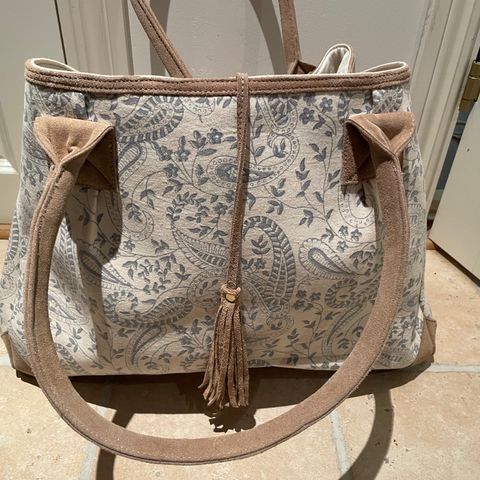 Bag selges kr 100