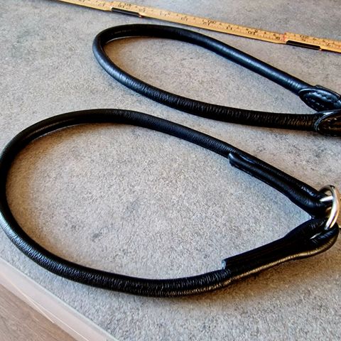 Halsbånd til hund , strupe halsbånd i skinn ( Ca 55cm)