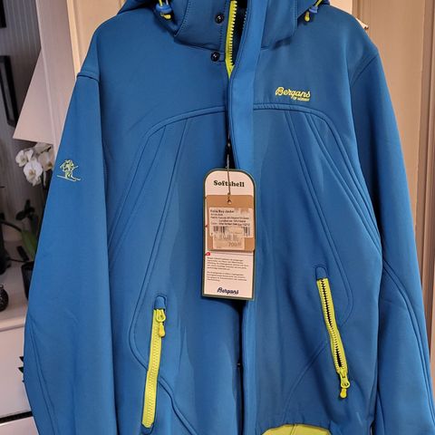 Bergans Softshell jakke str 152. 12 år