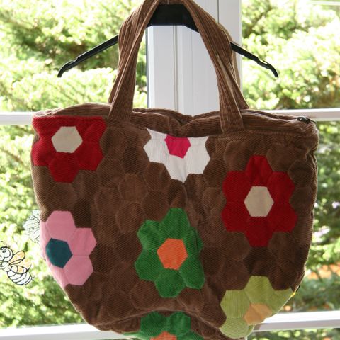 Veske / bag / strandbag - solid veske med fargerike blomster - som ny :)