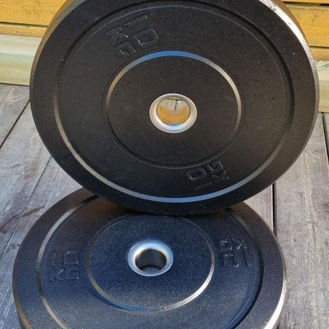 2 x 10 kg Hi-Temp crumb bumper plater. Olympisk. NOK40/kg