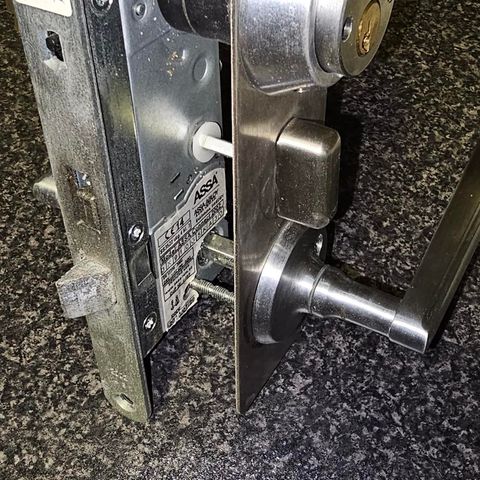 Assa låskasse med Trioving låsesylinder