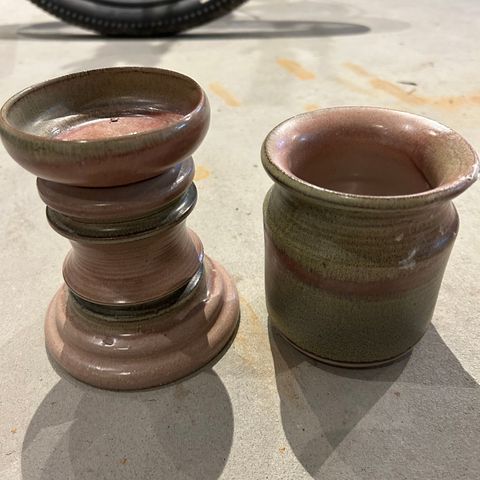 To deler Lannem keramikk selges samlet kr. 100,-