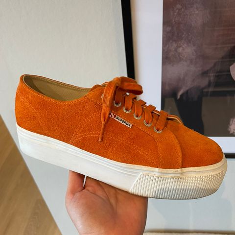 Superga skinn str 40