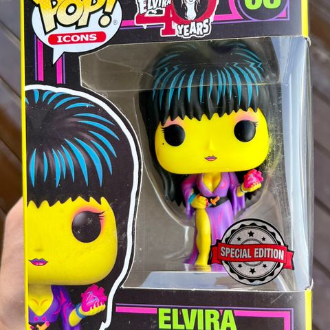 Funko Pop! Elvira, Mistress of the Dark (Blacklight) (68) Special Edition Excl.