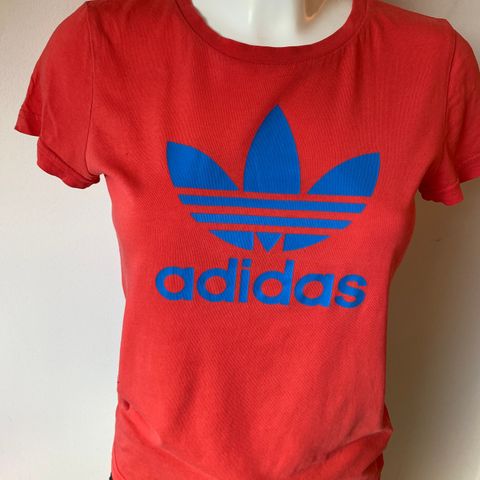 Vintage Adidas rød t-skjorte med blå logo Orginals str. 38