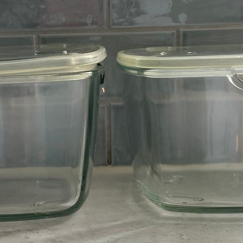 2 Glassbeholder med lokk