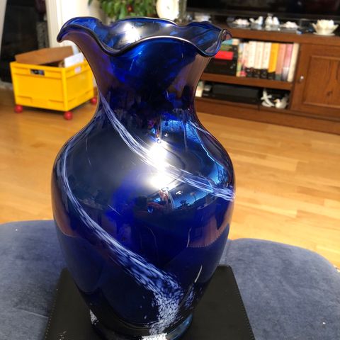 Nydelig vase 30cm høy