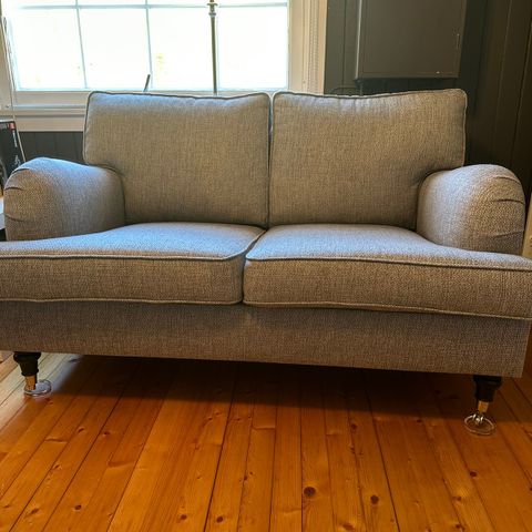 Howard classic 2-seter sofa