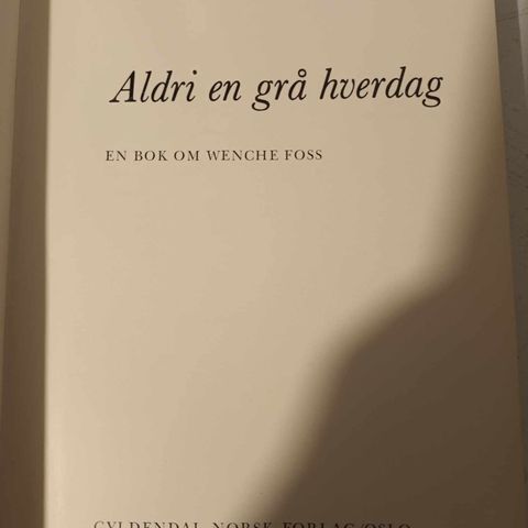 Bok av Ebba Haslund