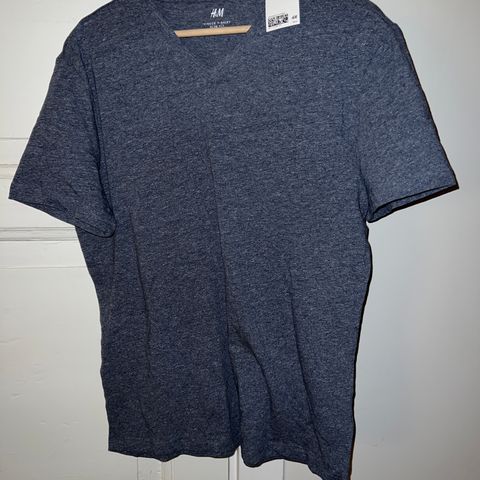 H&M t-shirt V-neck slimfit NY