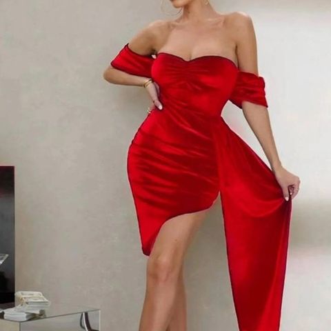 rød fløyels kjole