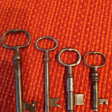 4 gamle nøkler