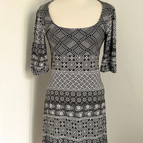 Mønstret kort kjole (90-2000 talls vintage)