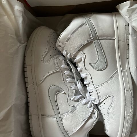 Nike dunk hi platinum hvit