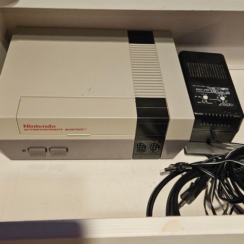 Nintendo Entertainment System - NES Classic med 7 spill + tilbehør