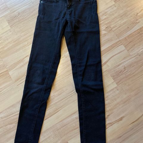 Superfin sort bukse str 146 ( Jegging Jade med stretch fra Cubus )