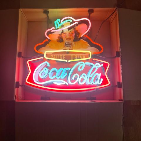 Coka Cola neonlys i str. 64×60cm