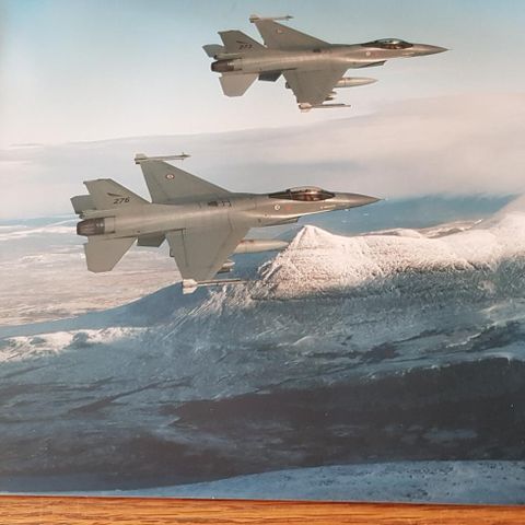 FLYBILDER  FORSVARET  NORSK I FARGER