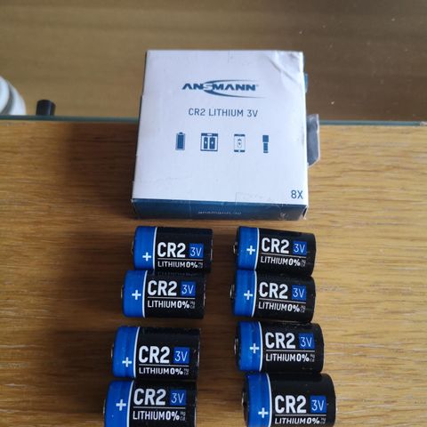 8 nye batterier CR2 LITHIUM.