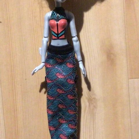 Monster High Ghoul to Mermaid Lagoona Blue dukke fra 2017