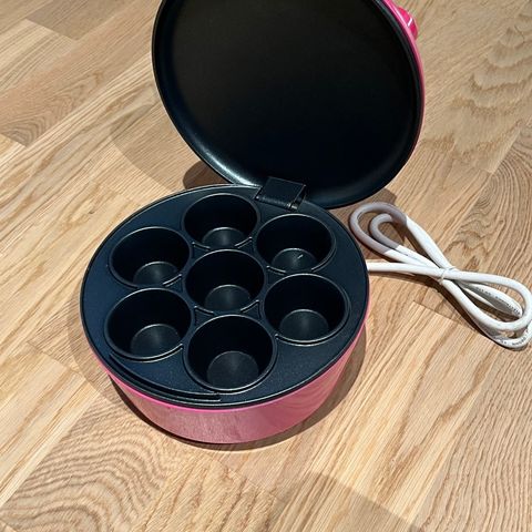 Kitchen factory muffin maker