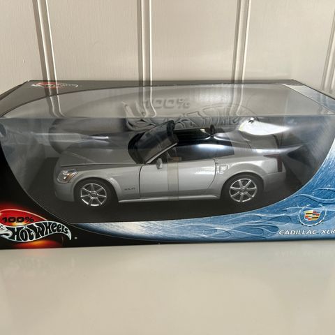 CADILLAC 1:18