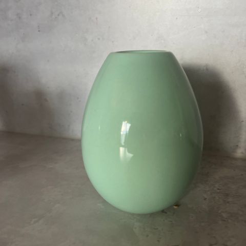 liten grønn vase fra sia