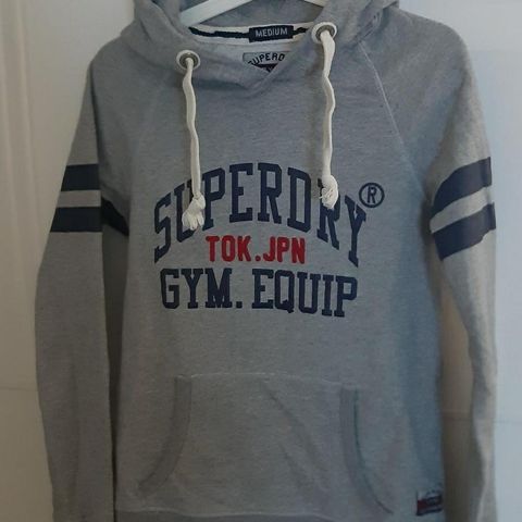 Gutteklær. Grå hettejakke, hettegenser, hettejakke genser fra SUPERDRY  str 170