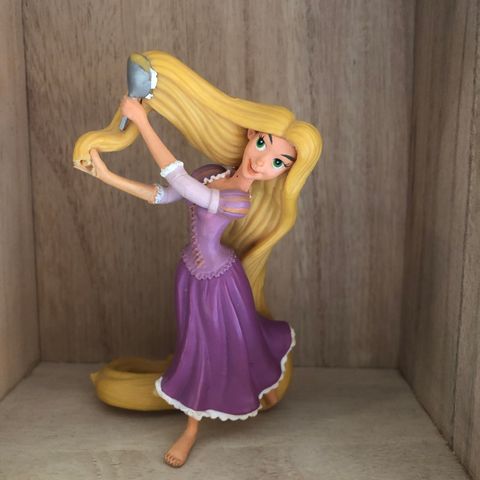 Bullyland Rapunzel figur litt ødelagt (hentes/sendes)