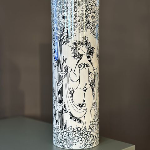 Bjørn Wiinblad, Nymølle, Vase, "Tre Gratier" no. 3159-1317