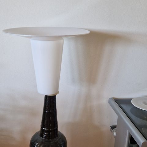 Vakker sjelden lampe i keramikk, designet av B Wiinblad på 80 tallet
