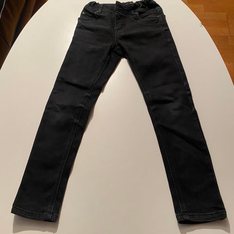 Lite bruke Jeans bukse i str. 8år.  200kr.