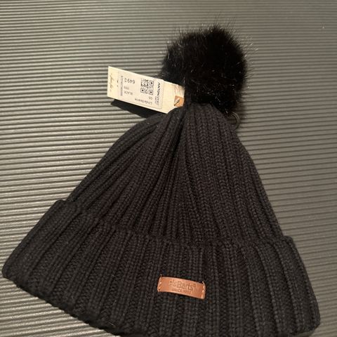 Ubrukt/ny! Flott beanie/lue fra Barts. 7,5% ull, 3,5% cashmere. Kvalitet!