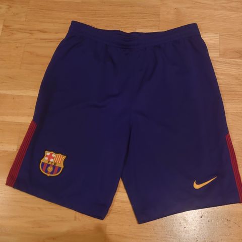 Barcelona shorts str 12-13 år (L)