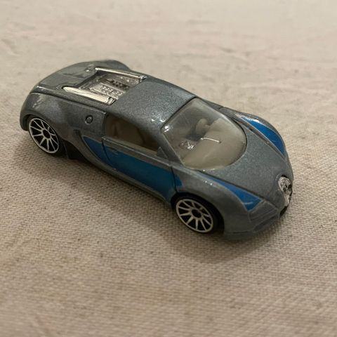 Bugatti Veyron J8000 (Hot Wheels 2006)