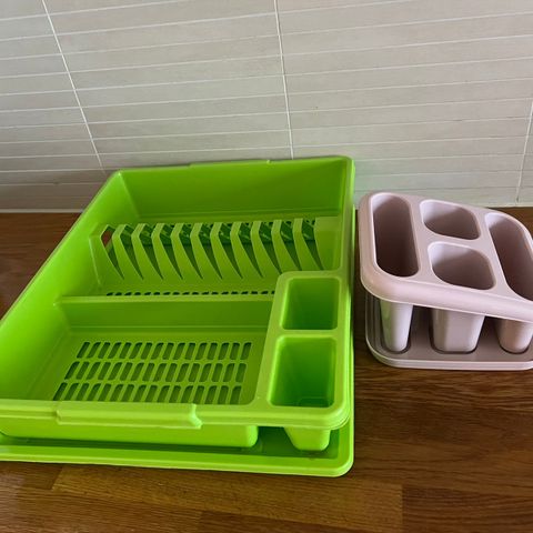 2 stl. oppvaskstativ i Plast - Holder orden på oppvasken