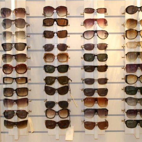 Butikk innredning for briller selges