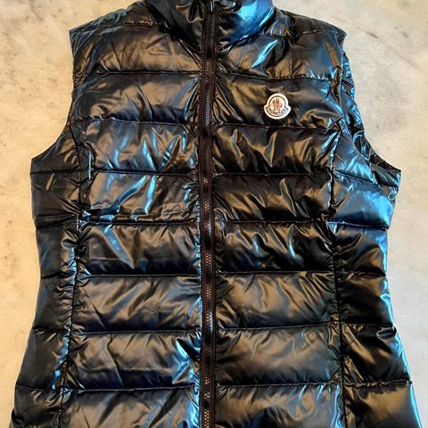 Moncler dunvest i perfekt stand