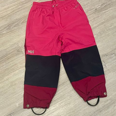 Helly Hansen overtrekkbukse str 98 og HM jakke 110.