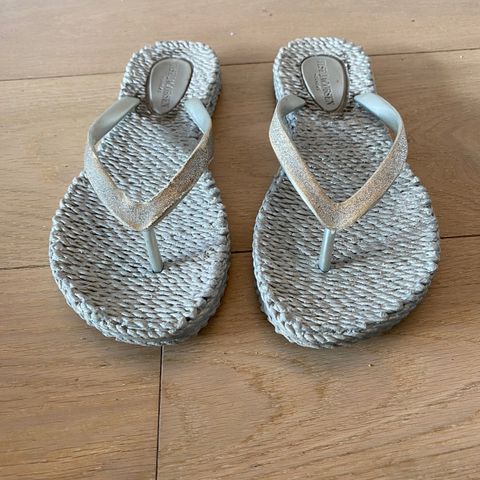 Ilse Jacobsen flip-flops (str. 37)