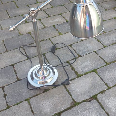 Stålampe i metall